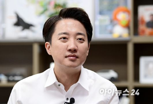 이준석 개혁신당 대선 후보가 31일 서울 여의도 국회 의원회관에서 아이뉴스24와 인터뷰를 하고 있다. [사진=정소희 기자]
