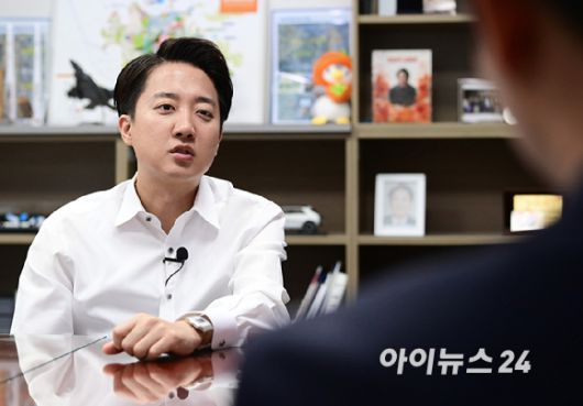 이준석 개혁신당 대선 후보가 31일 서울 여의도 국회 의원회관에서 아이뉴스24와 인터뷰를 하고 있다. [사진=정소희 기자]