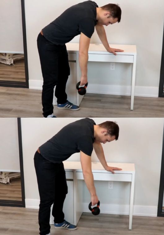 단한 운동과 생활 습관의 변화만으로도 어깨 통증에서 벗어날 수 있다. 사진은 Pendulum Exercise. [사진=유튜브 채널 'Therapia Physiotherapy']