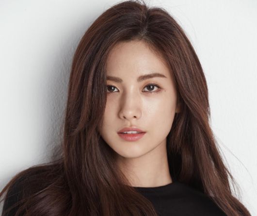 나나가 매입한 빌라 동네에는 내로라하는 연예인들이 많이 거주하고 있는 것으로 확인됐다. 사진은 나나. [사진=플레디스엔터테인먼트]