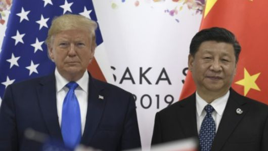 (왼쪽부터)도널드 트럼프 미국 대통령이 지난 2019년 6월 일본 오사카에서 열린 G20 정상회의에서 시진핑 중국 국가주석과 회담을 하고 있다. [사진=AP/연합뉴스]