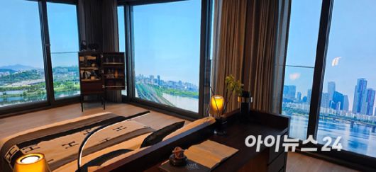 HDC현대산업개발이 용산정비창 전면1구역에 제안한 단지 안방 전경. [사진=이수현 기자]