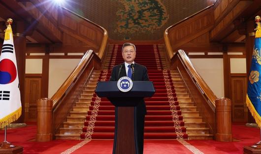 문재인 대통령이 2022년 5월 9일 오전 청와대 본관에서 임기 내 소회와 대국민 메시지를 담은 퇴임연설을 하고 있다. 2022.5.9 [사진=연합뉴스]