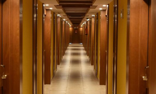 전화금융사기(보이스피싱) 수법에 속아 모텔에서 나오지 않던 20대 여성이 금전적 피해를 입기 직전에 구출된 사연이 뒤늦게 알려졌다. 사진은 본 기사 내용과 무관. [사진=픽셀스]