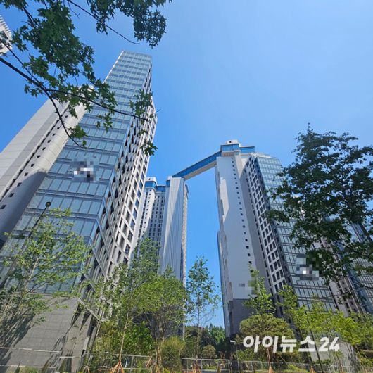 준공을 앞둔 서울 서초구 잠원동의 '메이플자이' 아파트 전경. 2025.06.11 [사진=이효정 기자 ]