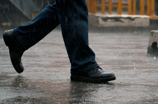 발냄새를 없애기 위해선 살균이 중요하다. 사진은 AI로 생성한 이미지. [사진=챗GPT]