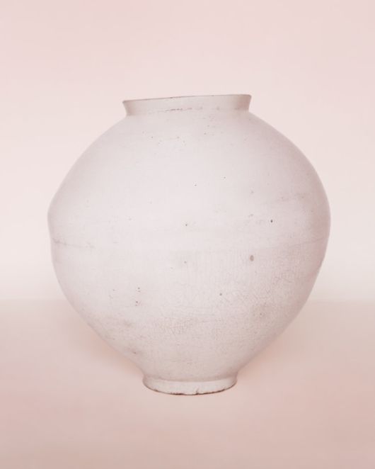 구본창 작가의 '백자' 시리즈. [사진=구본창 작가 공식 홈페이지]