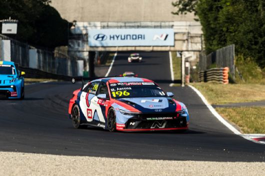 지난 20~22일(현지시간) 열린 '2025 TCR 월드투어' 3라운드 이탈리아 대회에서 현대차 '더 뉴 엘란트라 N TCR(국내명: 더 뉴 아반떼 N TCR)'이 주행하고 있다. [사진=현대자동차]
