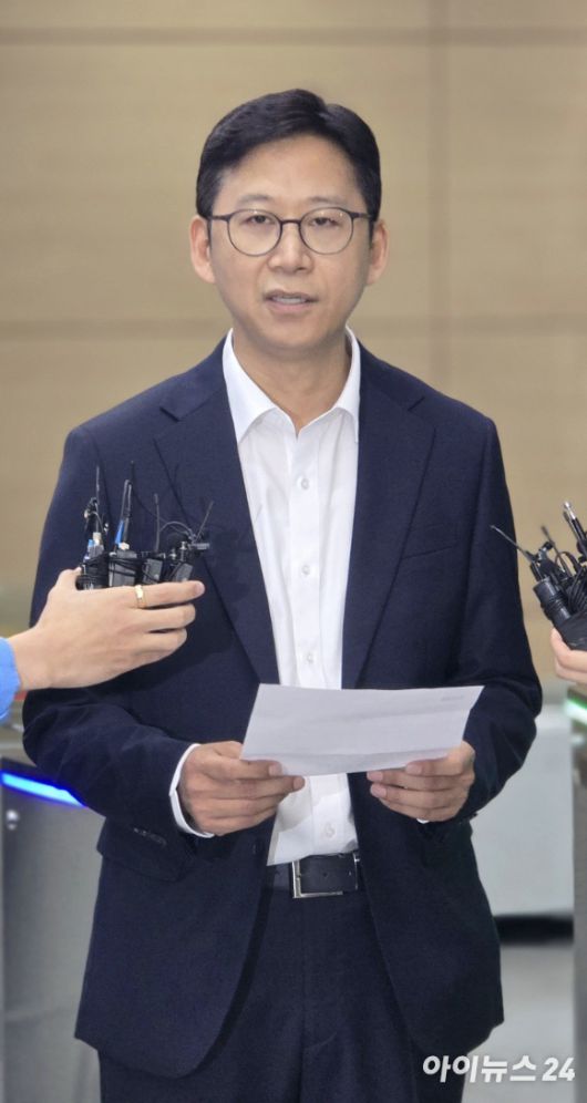 배경훈 과학기술정보통신부 장관 후보자가 24일 오전 서울 종로구 광화문우체국에 마련된 인사청문회 준비 사무실로 출근하며 소감을 밝히고 있다. [사진=안세준 기자]