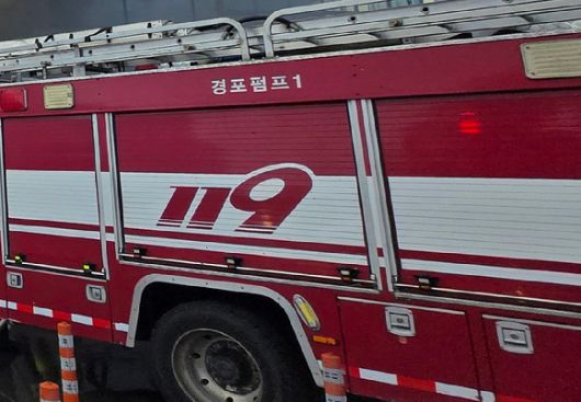 소방이 관계기관과 현장 합동 감식을 진행한 결과, 거실 내 컴퓨터 등 전자기기 전원선과 연결된 콘센트 부위에서 전기적 요인으로 불이 발생한 것으로 추정된다. 본 기사와 무관한 이미지. [사진=연합뉴스]