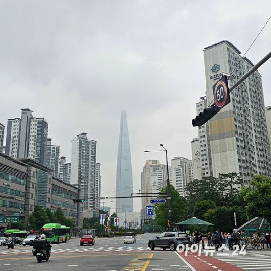 27일 정부가 발표한 '가계부채 관리 방안' 발표 직후 기자가 찾아간 서울 송파구 잠실동 아파트 전경. 2025.06.27 [사진=이효정 기자 ]