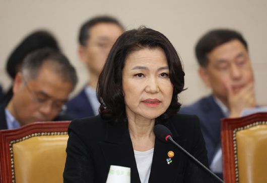 27일 국회 과학기술정보방송통신위원회 전체회의에서 이진숙 방송통신위원장이 의원 질의에 답변하고 있다. [사진=연합뉴스]