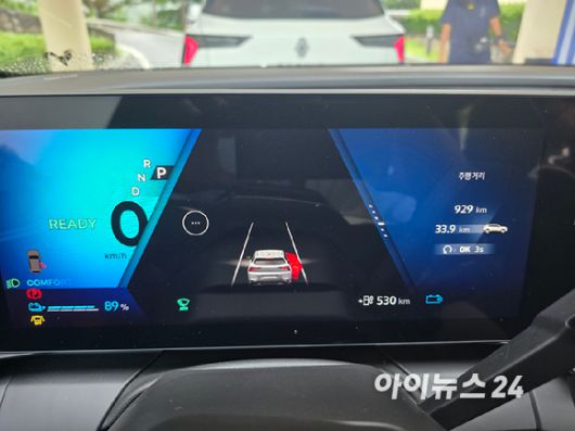 르노 '세닉 E-테크 100% 일렉트릭' 계기판. [사진=김종성 기자]