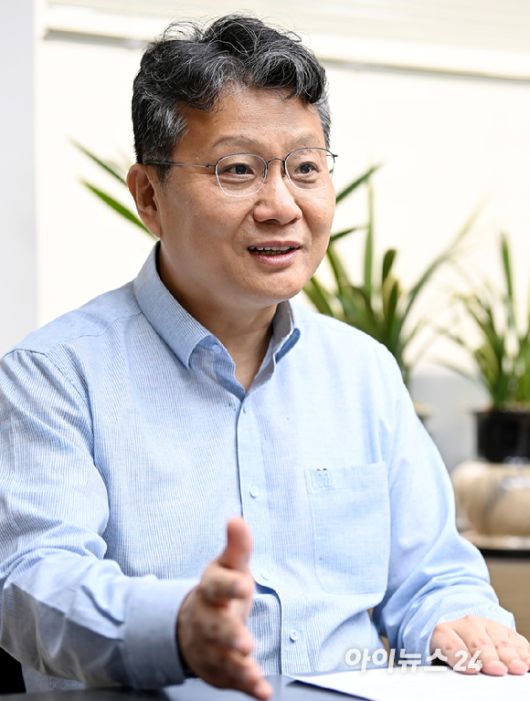 나영중 대동 P.BIZ 개발부문장이 지난 24일 서울 서초구 대동 서울사무소에서 아이뉴스24와 인터뷰를 하고 있다. [사진=곽영래 기자]