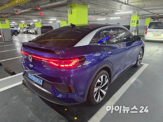 폭스바겐 'ID.5' 후측면. [사진=김종성 기자]