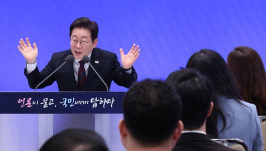 이재명 대통령이 3일 청와대 영빈관에서 '대통령의 30일, 언론이 묻고 국민에게 답하다' 기자회견을 하고 있다. 2025.7.3 [사진=연합뉴스]