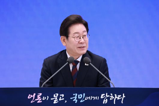 이재명 대통령이 3일 청와대 영빈관에서 열린 '대통령의 30일, 언론이 묻고 국민에게 답하다' 기자회견에서 취재진 질문을 받고 있다. 2025.7.3 [대통령실통신사진기자단] [사진=연합뉴스]