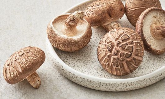 노인냄새 예방에 '표고버섯'이 효과적이라는 전문가의 설명이 나왔다. 사진은 표고버섯.  [사진=마켓컬리]