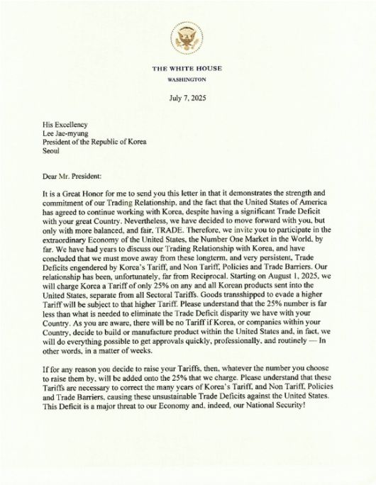 트럼프 대통령이 한국에 무역 서한을 보냈다. 사진은 해당 서한.  [사진=연합뉴스]