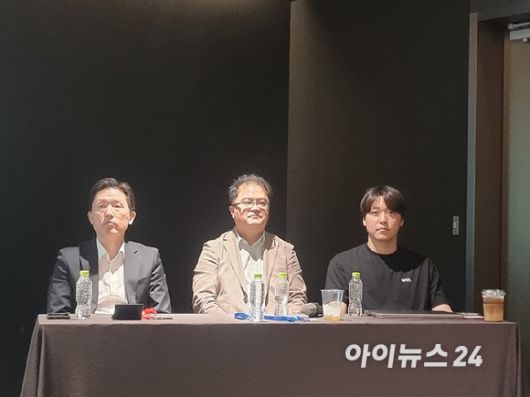 (왼쪽부터) 전대일 IDC 수석연구원, 지기성 구글 클라우드 코리아 사장, 유영준 뤼튼테크놀로지스 COO가 8일 오전 서울 강남구 아셈타워에서 열린 미디어브리핑에서 기자들의 질문에 답하고 있다. [사진=윤소진 기자]