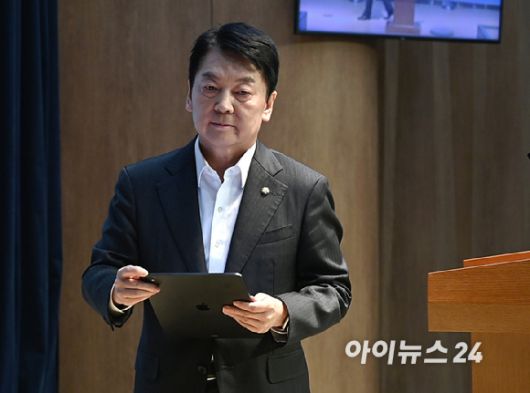 안철수 국민의힘 의원이 7일 국회 소통관에서 현안 관련 기자회견을 마친 뒤 회견장을 나서고 있다. [사진=곽영래 기자]