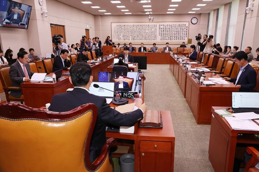 더불어민주당 소속 김용민 소위원장이 11일 국회 법제사법위원회 법안심사제1소위원회에서 열린 상법 추가 개정을 위한 공청회를 개의하고 있다. 2025.7.11 [사진=연합뉴스]