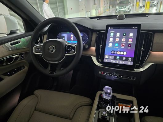 볼보 '신형 XC90' 운전석 인테리어. [사진=김종성 기자]