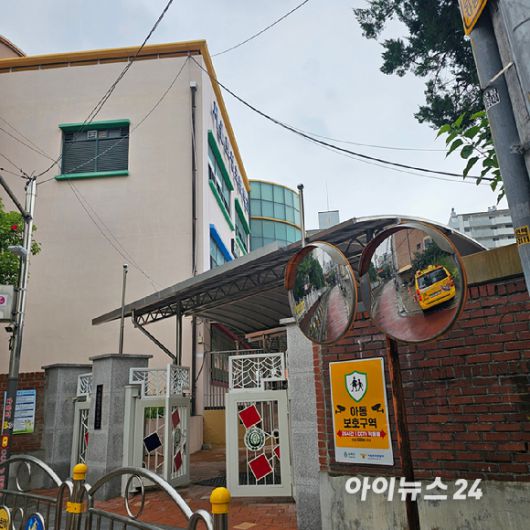 서울 송파구 풍납동의 '창의마을 풍납캠프'에서 도보로 3~4분 떨어진 토성초등학교 전경. 2025.07.16 [사진=이효정 기자 ]