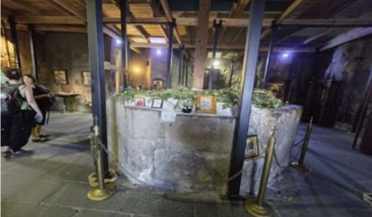 즈베리 수도원 홀에 조로아스터교 불의 제단이 놓여 있다. [사진=윤영선]