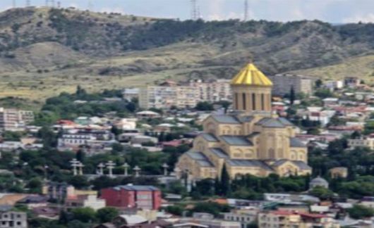 트빌리시 도심 105m 높이에 '삼위일체 교회'가 있다. [사진=윤영선]