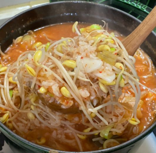 갱시기는 만들기 쉬워 보이지만 맛의 조화가 중요한 음식 중 하나다. 사진은 조리 중인 갱시기. [사진=온라인 커뮤니티 캡처]