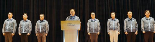 정희민 포스코이앤씨 사장이 29일 인천 연수구 송도사옥에서 연이은 현장 사망사고와 관련한 담화문을 발표하고 있다. 2025.7.29 [사진=연합뉴스]