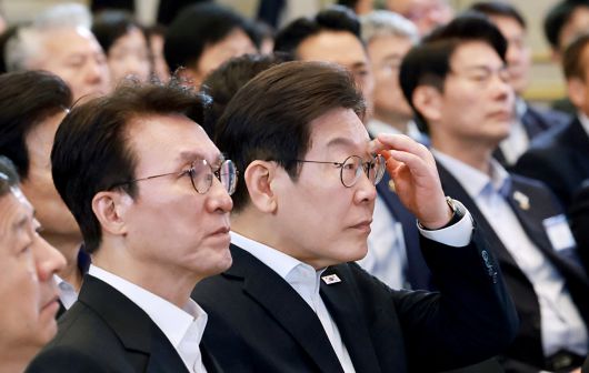 이재명 대통령이 13일 청와대 영빈관에서 열린 국정기획위원회 국민보고대회에서 국정 과제 발표를 듣고 있다. 2025.8.13 [사진=연합뉴스]