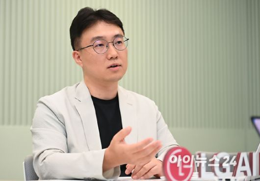 이진식 LG AI연구원 엑사원 랩장이 21일 오후 서울 강서구 LG AI연구원 본사에서 아이뉴스24와 인터뷰를 하고 있다. [사진=곽영래 기자]