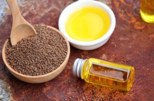 통들깨를 빻아 먹는 것이 가장 좋다. 사진은 통들깨와 들기름. [사진=IndiaMART]