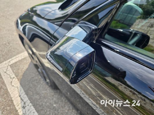 현대차 '더 뉴 아이오닉 6'에 새롭게 적용된 디지털 사이드 미러 디자인. [사진=김종성 기자]