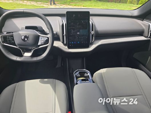 볼보 'EX30 CC' 1열 인테리어. [사진=김종성 기자]