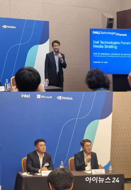 김경진 델 코리아 총괄사장(위)과 조용노 델 코리아 전무(아래 왼쪽), 양원석 델 코리아 전무가 17일 오전 서울 삼성동 코엑스에서 열린'델 테크놀로지스 2025' 포럼에서 미디어 브리핑을 진행하고 있다. [사진=윤소진 기자]