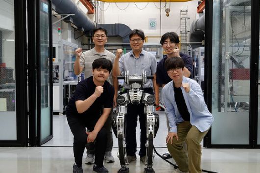 KAIST 연구팀이 문워크까지 가능한 하체 로봇을 개발했다. [사진=KAIST]