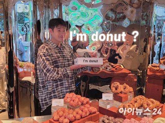 강창민 에잇그라운가 지난 24일 서울 성수동 아임도넛 1호점에서 브랜드 철학과 제품 등을 소개하고 있다. [사진=전다윗 기자]