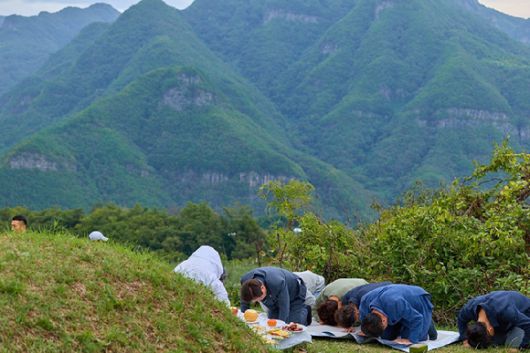 대통령실은 이재명 대통령과 김혜경 여사가 추석 당일인 6일 고향인 경북 안동을 방문한 모습을 SNS에 공개했다. 2025.10.6 [사진=대통령실 SNS]