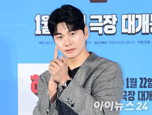 배우 이이경이 지난해 12월 27일 서울 CGV 용산아이파크몰에서 열린 영화 '히트맨2'(감독 최원섭) 제작보고회에 참석하고 있다. [사진=정소희 기자]