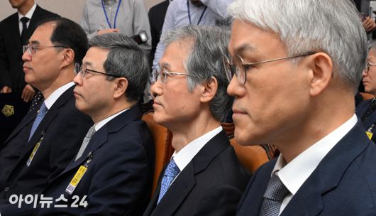 조희대 대법원장이 13일 서울 여의도 국회에서 열린 법제사법위원회의 대법원 등에 대한 국정감사에서 질의를 듣고 있다. [사진=곽영래 기자]