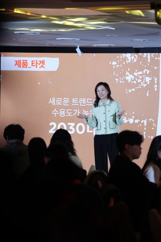 채혜영 삼양브랜드부문장이 3일 서울 중구 보코서울명동호텔에서 열린 신제품 발표식에서 '삼양1963'을 소개하고 있다. [사진=삼양식품]