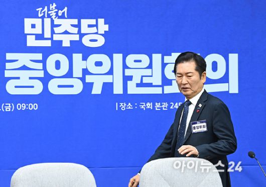 정청래 더불어민주당 대표가 5일 서울 여의도 국회에서 열린 제3차 중앙위원회의에 참석하고 있다. [사진=곽영래 기자]