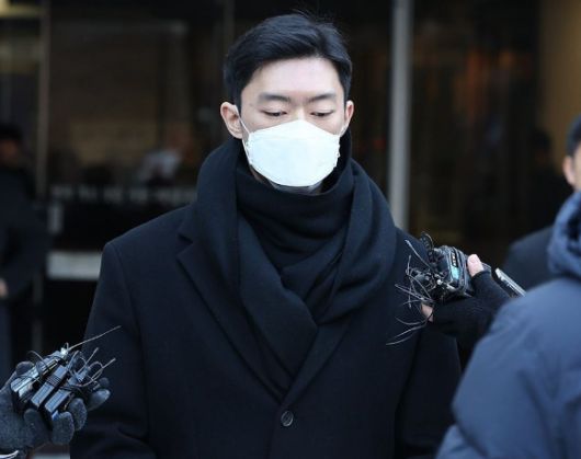 마약류관리법 위반 혐의로 불구속 기소된 전두환 전 대통령의 손자 전우원씨가 지난 2023년 12월 22일 오전 서울 서초구 서울중앙지법에서 열리는 1심 선고공판을 마치고 법원을 나서고 있다. [사진=연합뉴스]