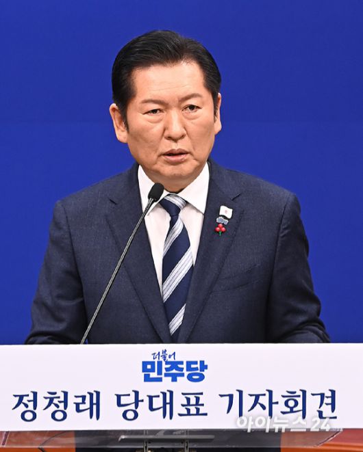 더불어민주당 정청래 대표가 26일 서울 여의도 국회에서 열린 기자회견에서 발언하고 있다. [사진=곽영래 기자]