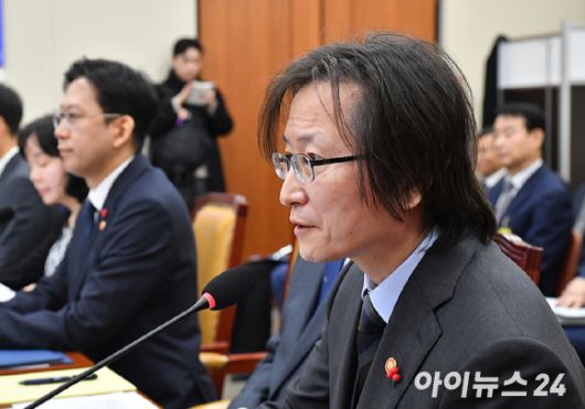 주병기 공정거래위원장이 30일 서울 여의도 국회에서 열린 쿠팡 침해사고와 개인정보 유출, 불공정 거래, 노동환경 실태 파악과 재발방지 대책 마련을 위한 청문회에서 질의에 답변하고 있다. [사진=곽영래 기자]