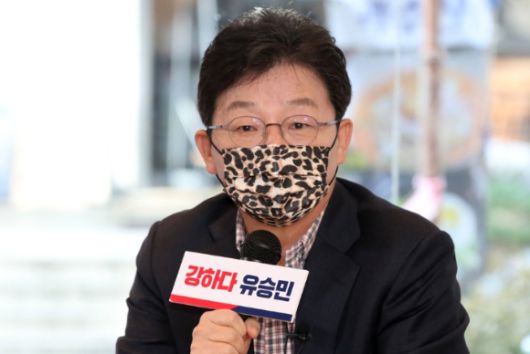 지난 2021년 당시 국민의힘 유승민 대선 경선 후보가 서울 여의도 소재 카페에서 열린 '2030 청년당원 간담회: 청년들의 집·밥·꿈이 피었습니다'에서 당원들의 질의에 답하고 있다. [사진=연합뉴스]