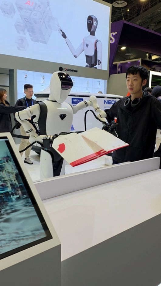 로보센스의 양팔로봇 작업 시연. [사진=정구민]